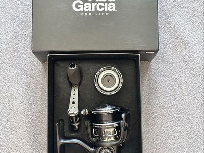 Abu Garcia Revo MGX Spinning Reel (REVO2MGX20)