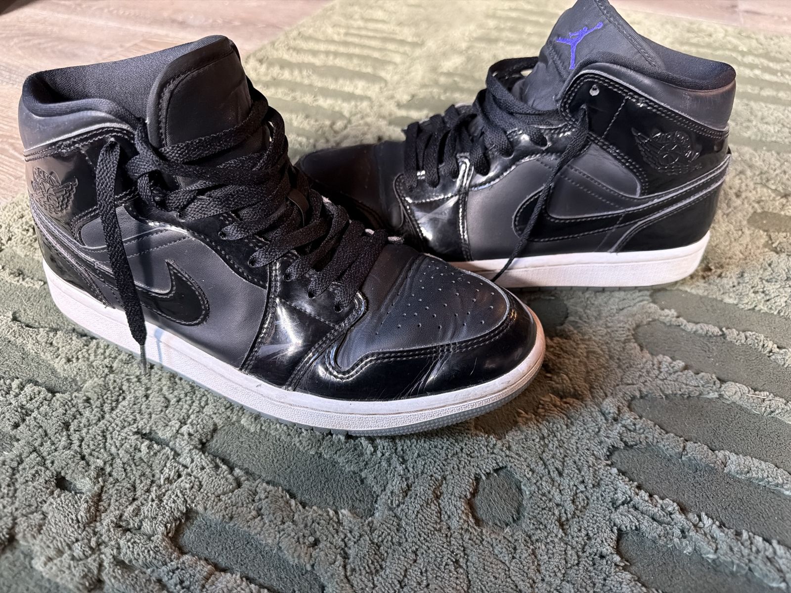 Nike Air Jordan 1 Mid Patent Black Sneakers - US Men's 9 - Excellent Condition