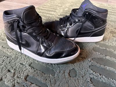 Nike Air Jordan 1 Mid Patent Black Sneakers - US Men's 9 - Excellent Condition