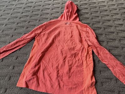 Under Armour Coral Hoodie Women's Long Sleeve Textured Performance Top - Excellent Condition