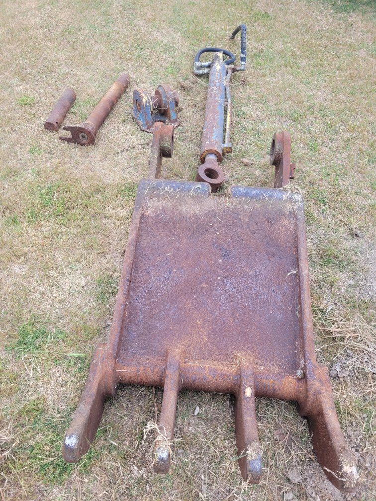 Used Excavator  Hydraulic  thumb and cylinder