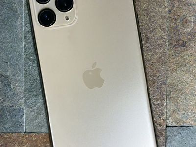 512 Gb iPhone 11 Pro Unlocked 100 % Batt & Extras