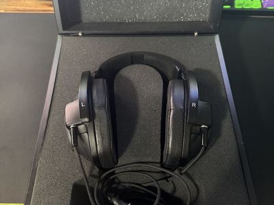 Sennheiser HD 820 Headphones - Black HD820 - Dekoni pads - Hart Audio Cables