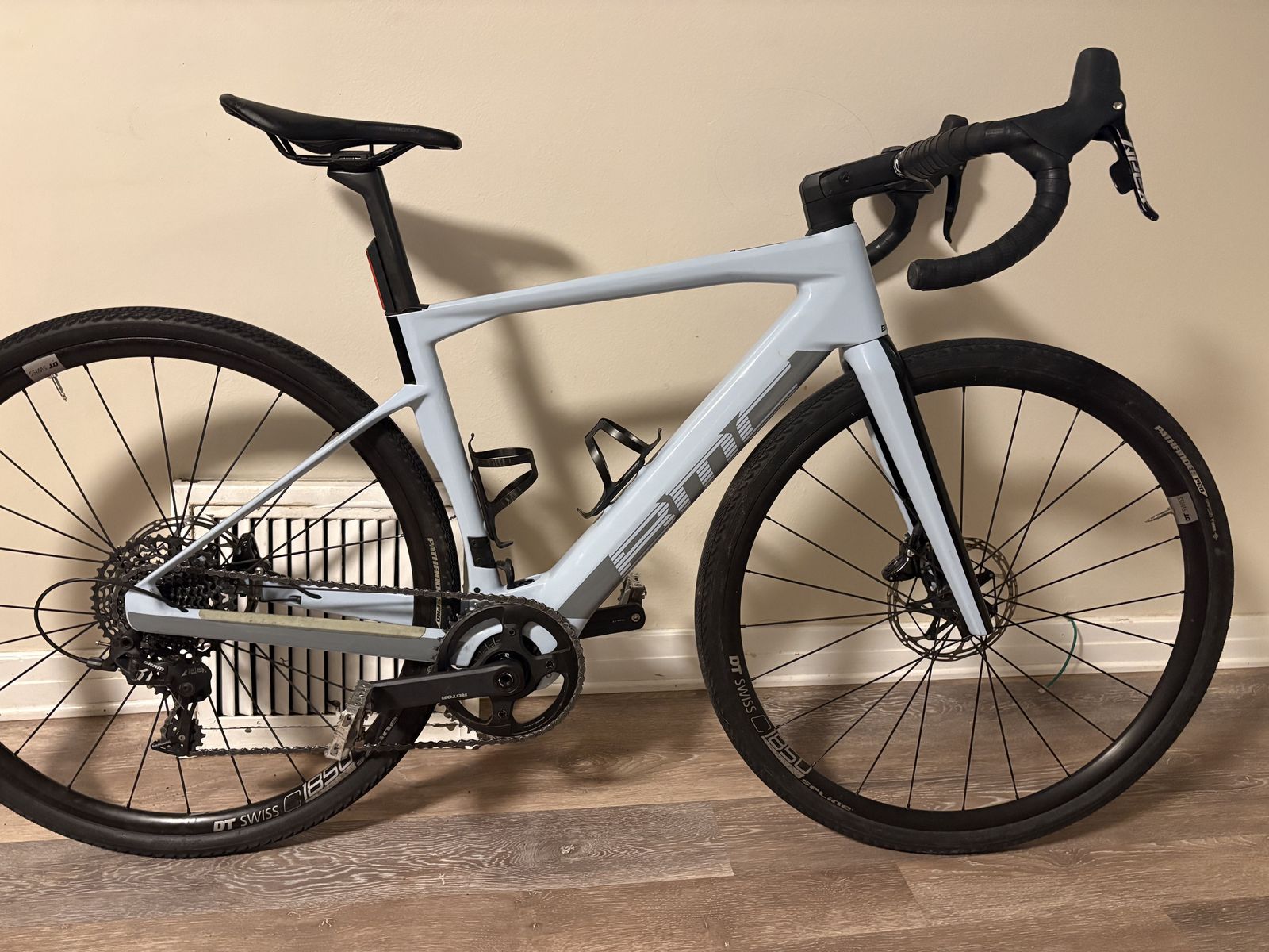 2024 51cm Road machine 01 AMP Eelectric bike