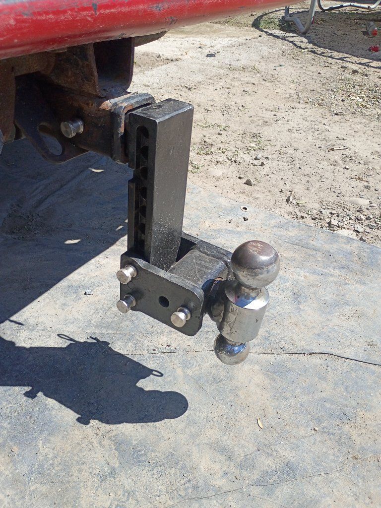 B&W Adjustable Trailer Hitch with Dual Balls