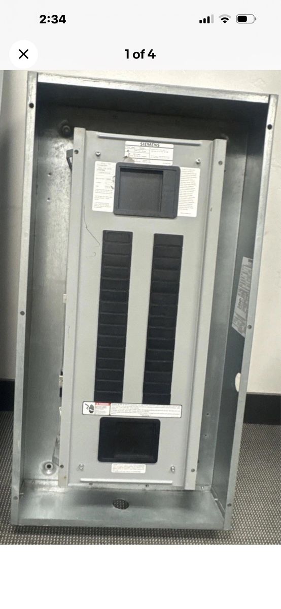Siemens P1 Panelboard 225A 208Y/120V 3PH 4W w/ 18kAIC 42-Circuit Breaker Capacity used