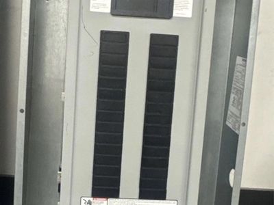 Siemens P1 Panelboard 225A 208Y/120V 3PH 4W w/ 18kAIC 42-Circuit Breaker Capacity used