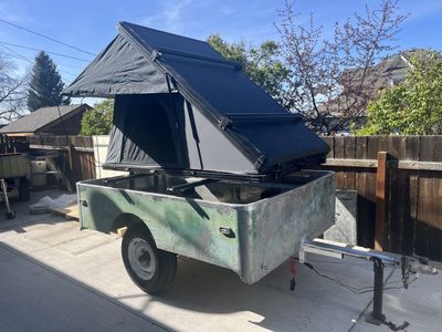 Lite Aluminum body/metal frame trailer with brand new rooftop tent
