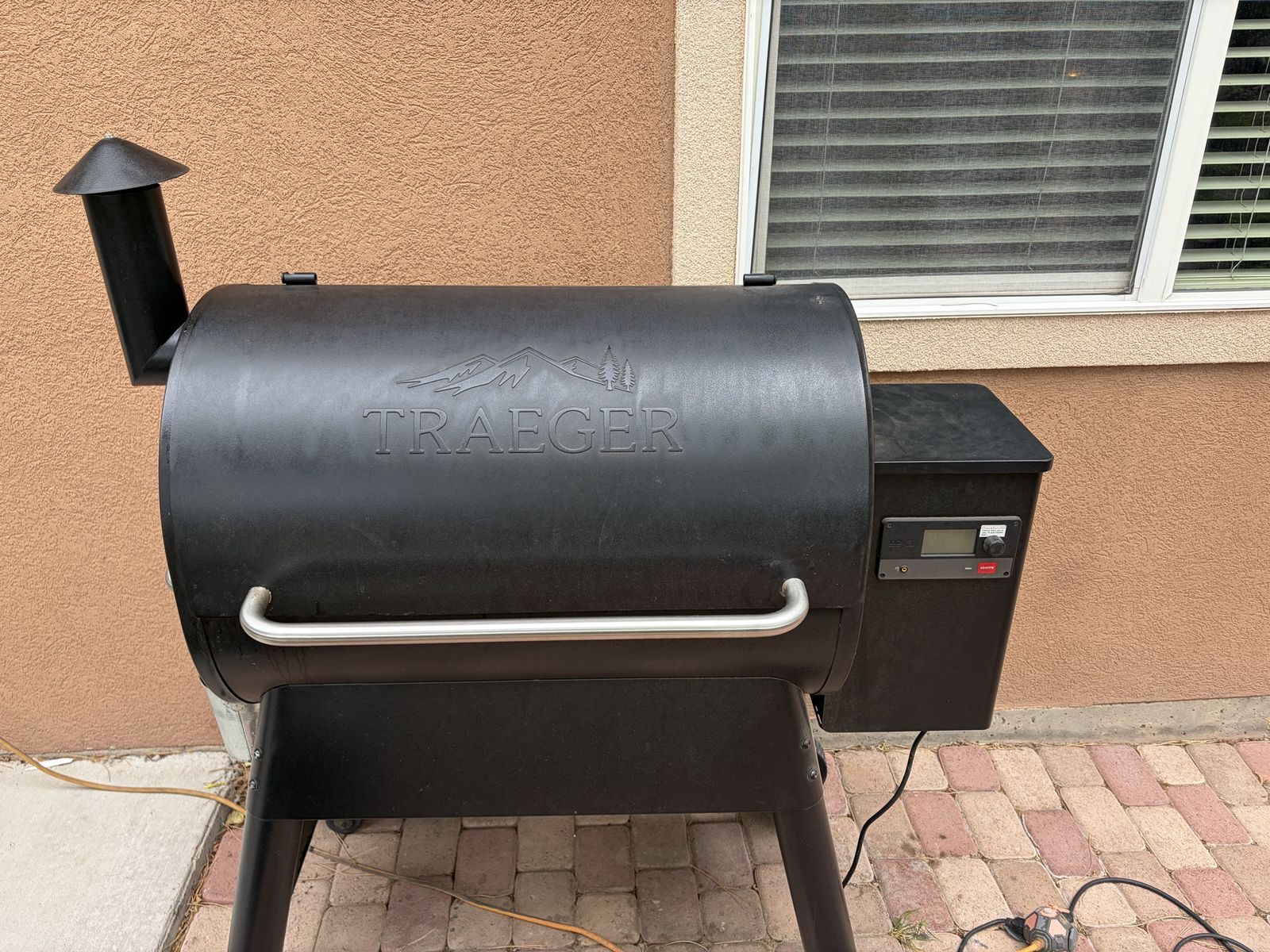 Traeger Pro Series 780 D2 Wood Pellet Grill Smoker, Black, Digital Arc Controller, Cover Included