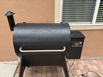 Traeger Pro Series 780 D2 Wood Pellet Grill Smoker, Black, Digital Arc Controller, Cover Included