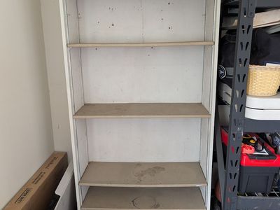 FREE - Shelving - Adjustable levels