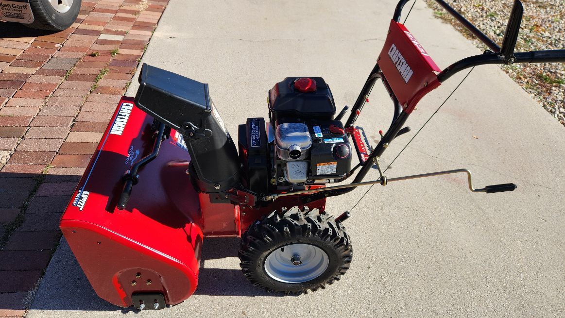 27" Craftsman 2-stage Snowblower OHV Briggs amd Stratton just tuned up