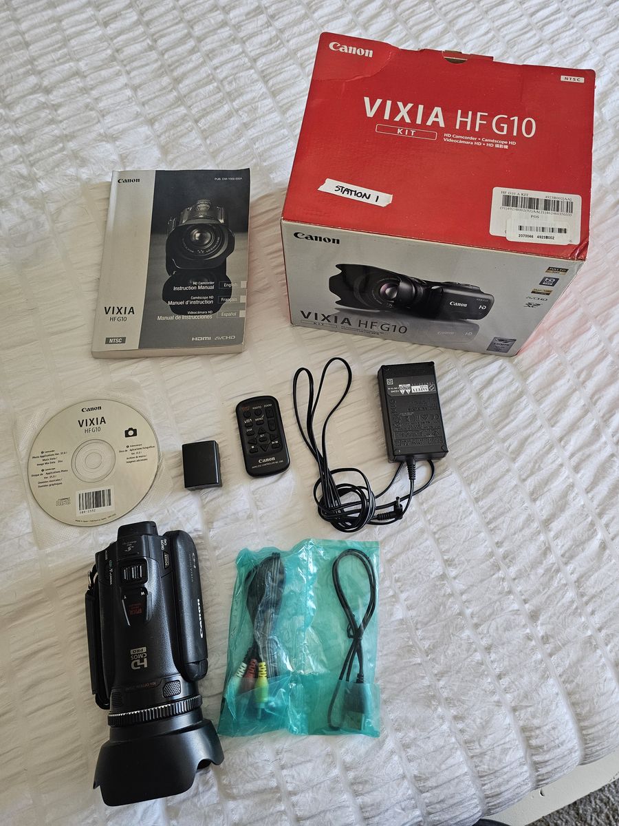 Canon Vixia HF G10 HD Camcorder – Barely Used – Full Kit