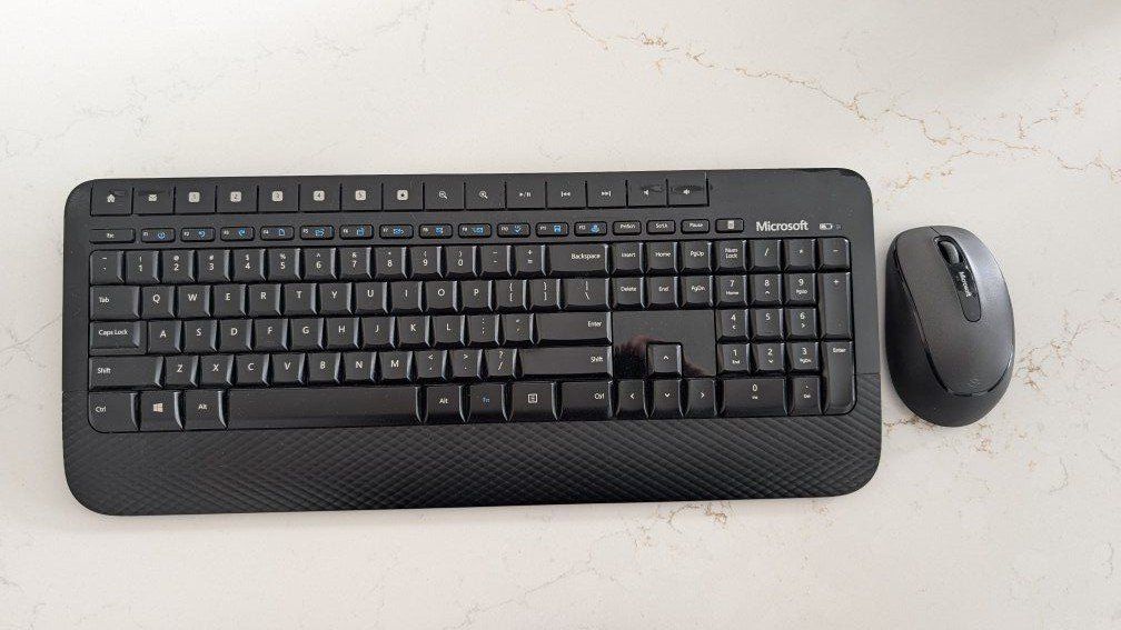Microsoft Wireless Keyboard 2000 and Mouse Combo Black