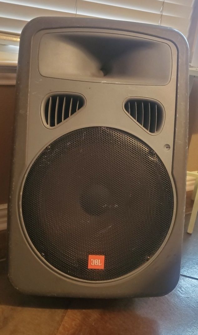 JBL EON 15P Powered Speaker 140W PA System - Used
