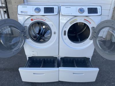 Great Samsung electric set on pedestals,free delivery