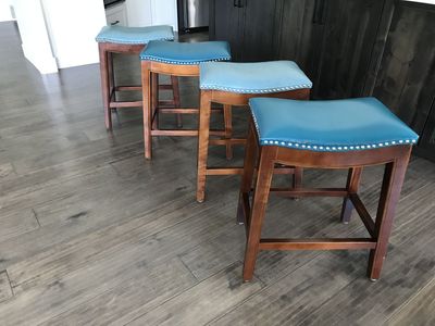24” bar stools, 2 different colors. Must sell