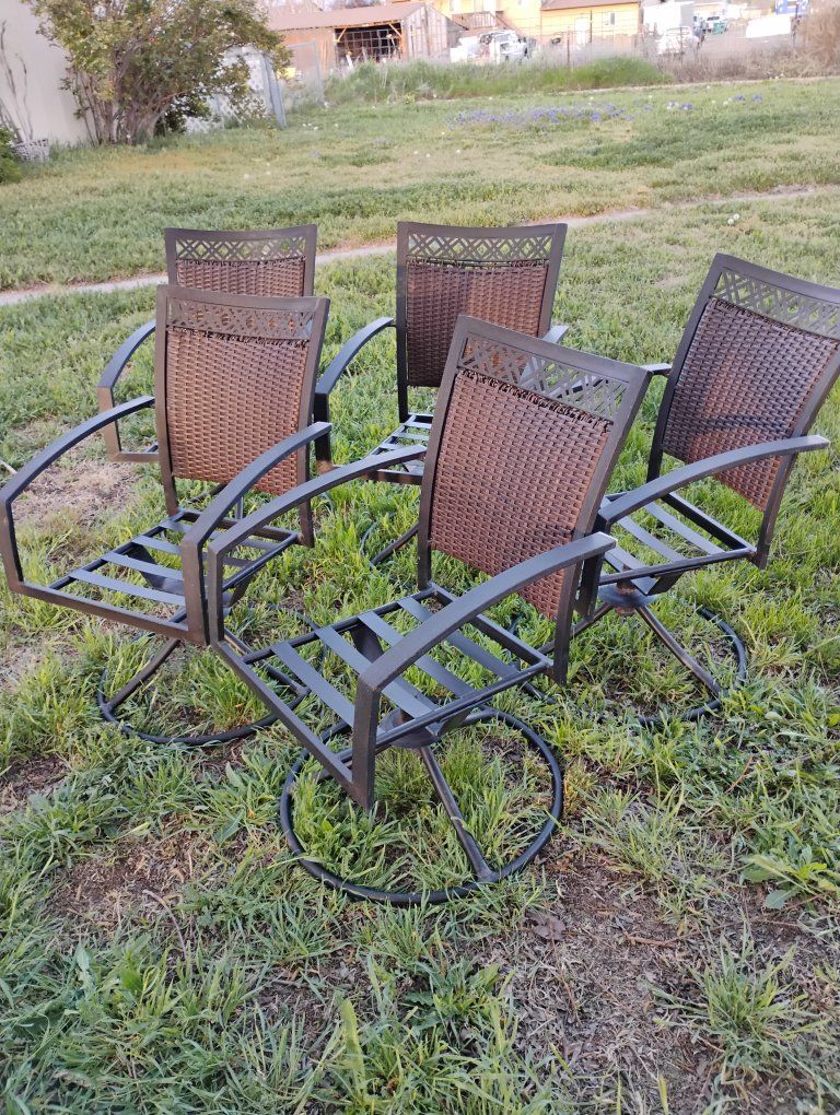 Patio Chair Set Of 5 Swivel Wicker Back See Pics