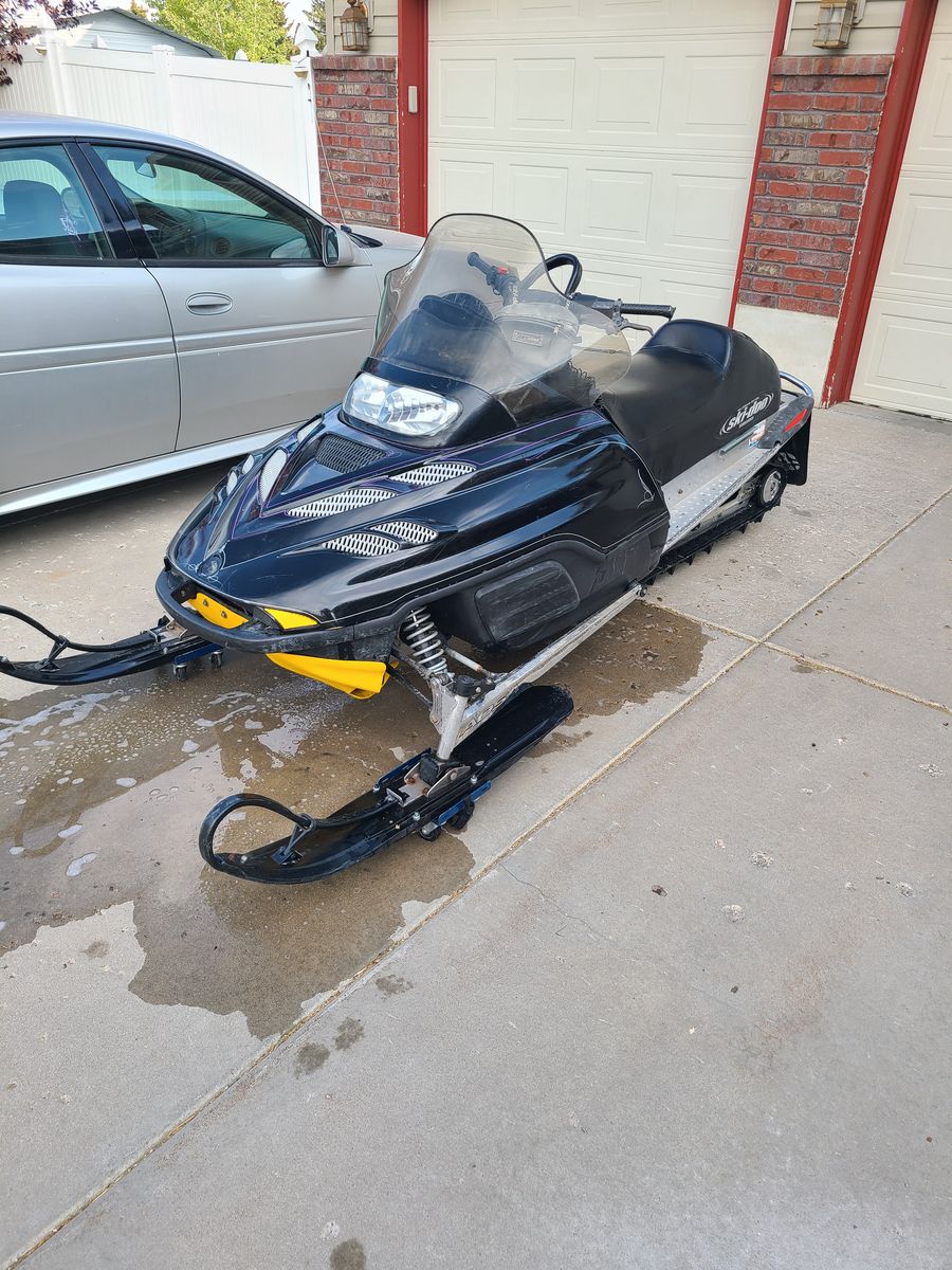 2000 Skidoo Summit 700 millennium edition