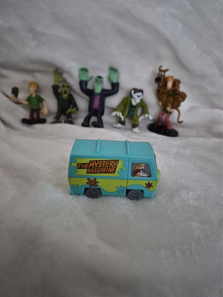 Scooby-Doo Mystery Machine & Monster Figures - Set - Good Condition