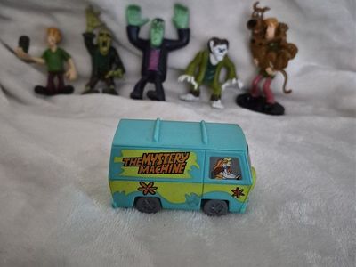 Scooby-Doo Mystery Machine & Monster Figures - Set - Good Condition
