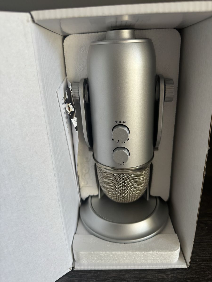 Blue Yeti USB Microphone - Ultimate Professional Mic for Streaming, Gaming, Podcasting (Silver)