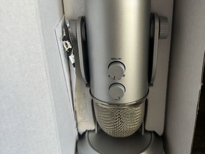 Blue Yeti USB Microphone - Ultimate Professional Mic for Streaming, Gaming, Podcasting (Silver)