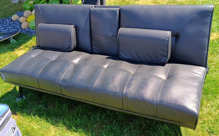 Black Futon