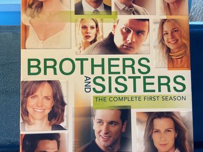 BROTHERS AND SISTERS season 1