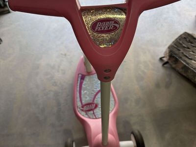 Radio Flyer Pink 3-Wheel Scooter with Glitter Deck