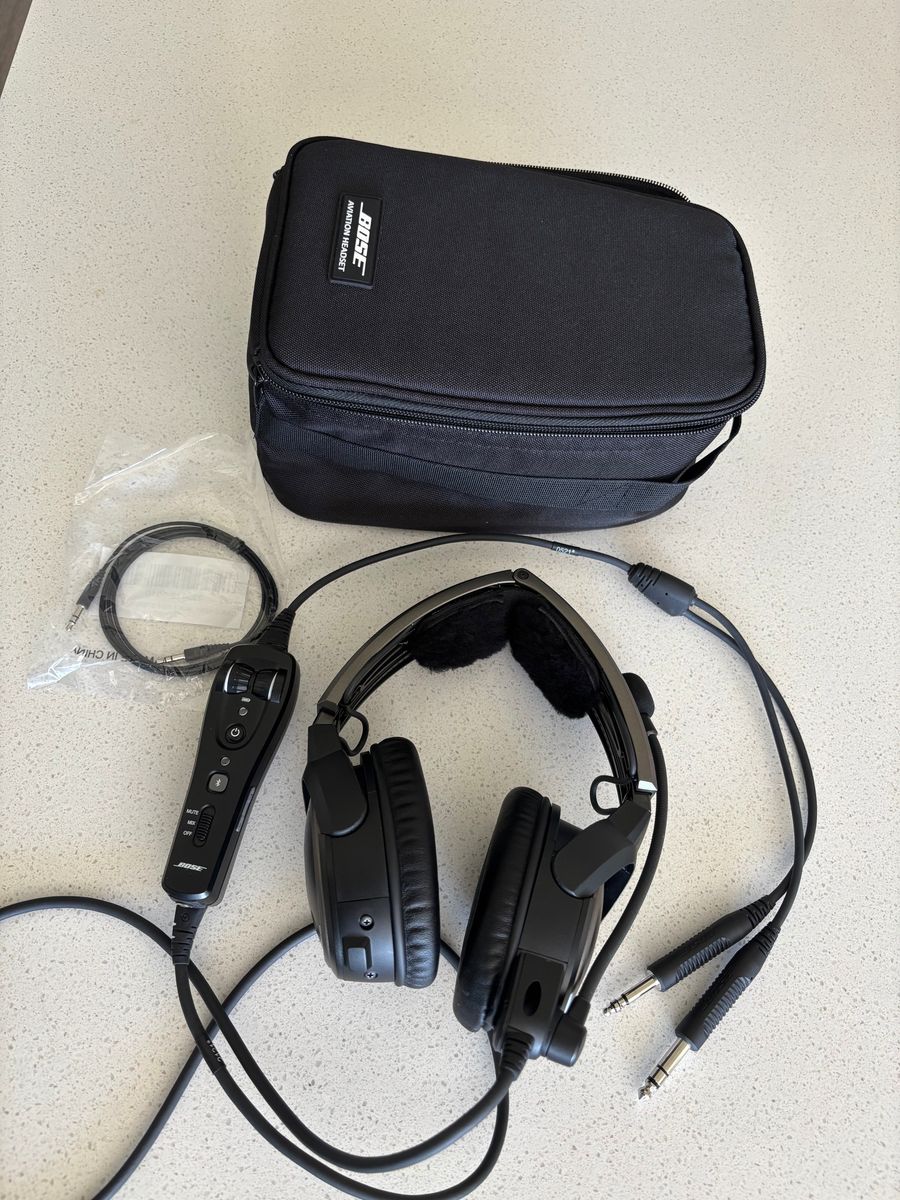 Bose A20 Aviation Headset – Bluetooth – Dual GA Plugs – Excellent Condition