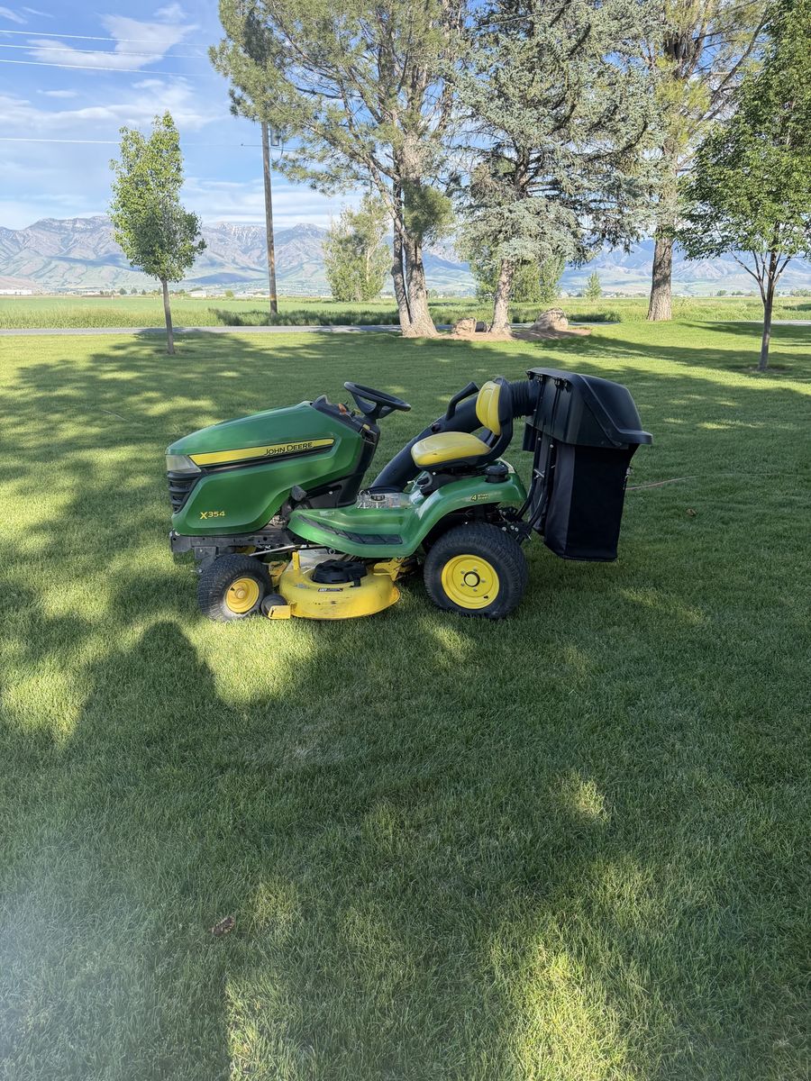 JOHN DEERE RIDING LAWNMOWER FOR SALE