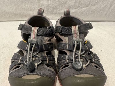 Keen toddler size 11 grey/pink, slim style, hiking sandals