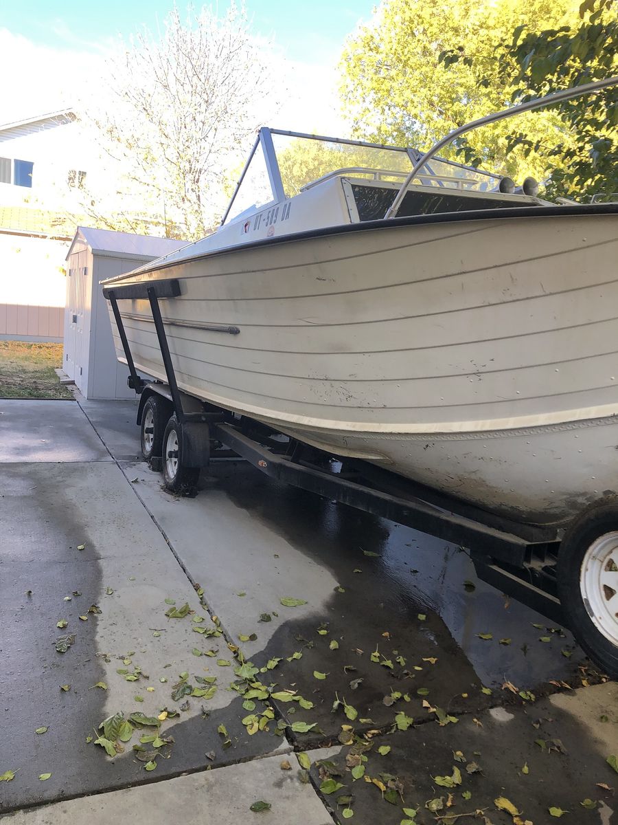 1967 - 21' Starcraft Islander V - Aluminum Inline GM 6 and MerCruiser Outdrive Lower Unit Bad Project Boat