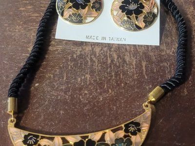 Vintage Made in Taiwan Hypoallergenic Enamel Floral Necklace & pierced earrings Set