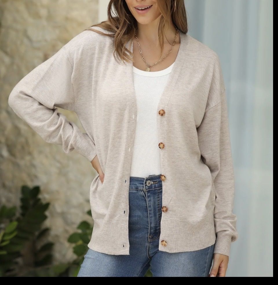 Arach & Clo. Women's Beige Button-Down Cardigan Sweater with Pockets. 2 sizes available
