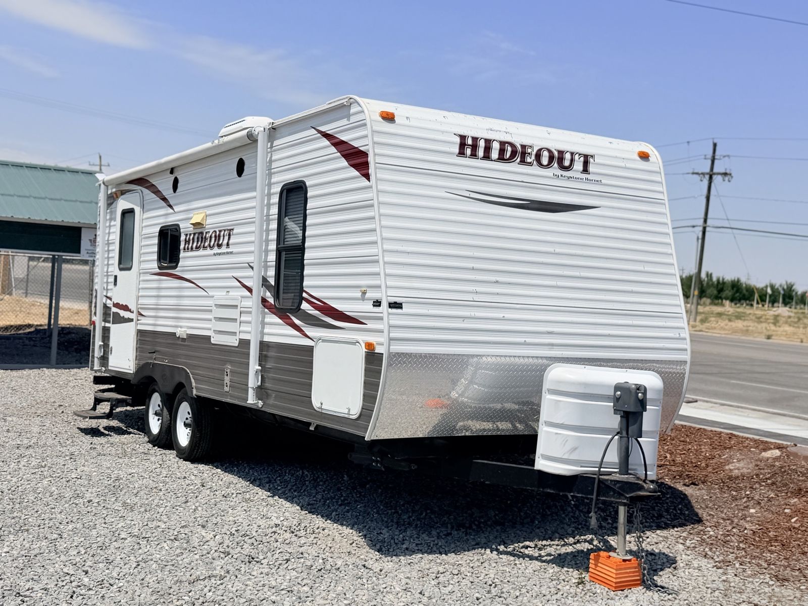 2011 Keystone hideout 25FT with sofa slide out