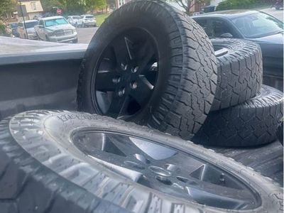17” Jeep wheels & 265/70r17 nittos