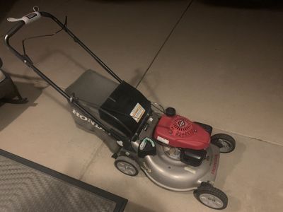 Honda HRR216 Self-Propelled Lawn Mower 21" Cut