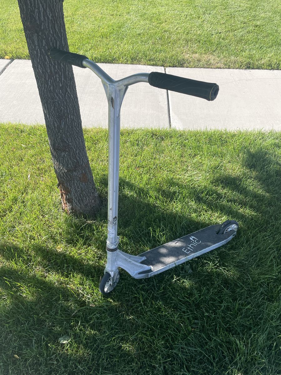 Ethic Pro Stunt Scooter - Silver Trick Scooter with brand new Ethic Black Grips