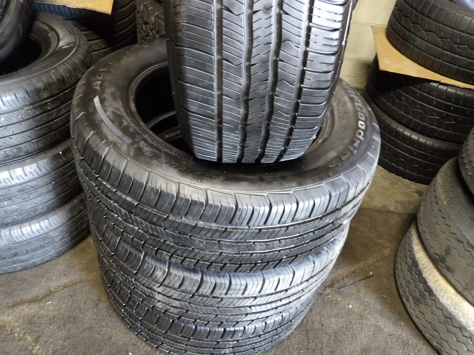 215/60R16 BF GOODRCH ADVANTAGE SET OF USED TIRES