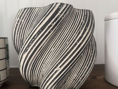 *NEW* Black and White Twisted Geometric Decorative Vase