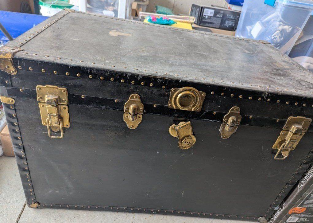 Vintage Steamer trunk