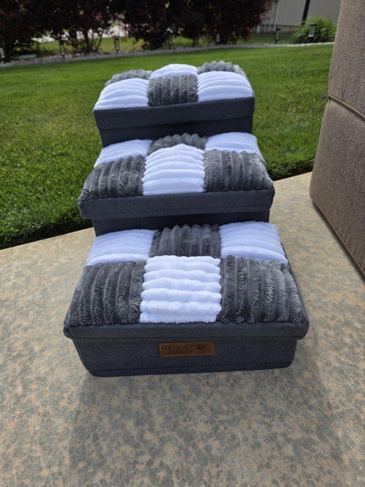 Funny Puppy 3-Step Pet Stairs w/ Storage - Gray & White Plush Checkered Design