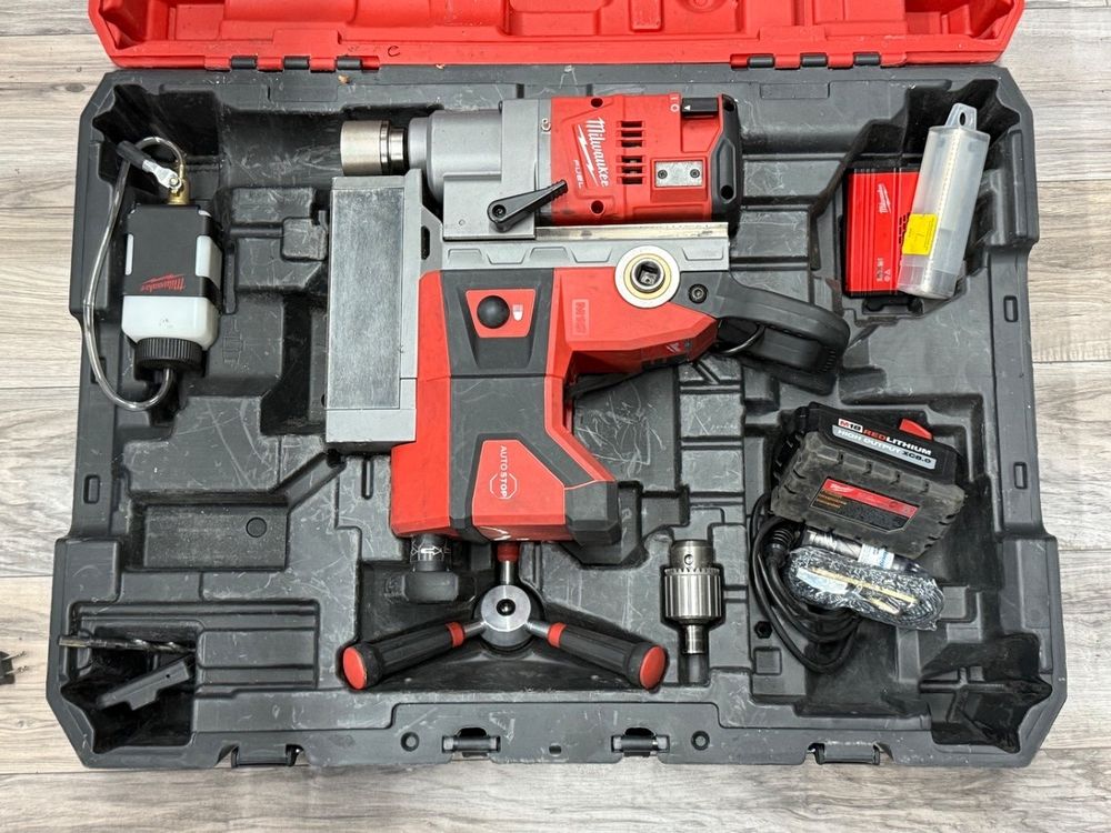 MILWAUKEE 18V MAGNETIC DRILL