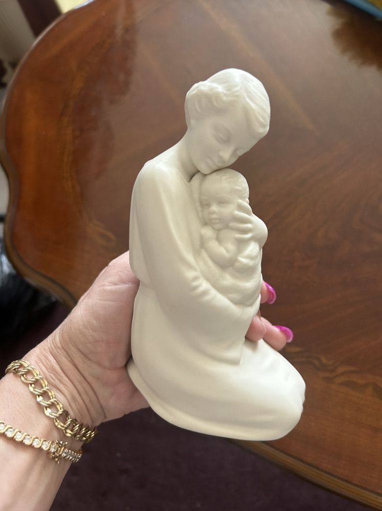 Hansen Classics Porcelain Figurine