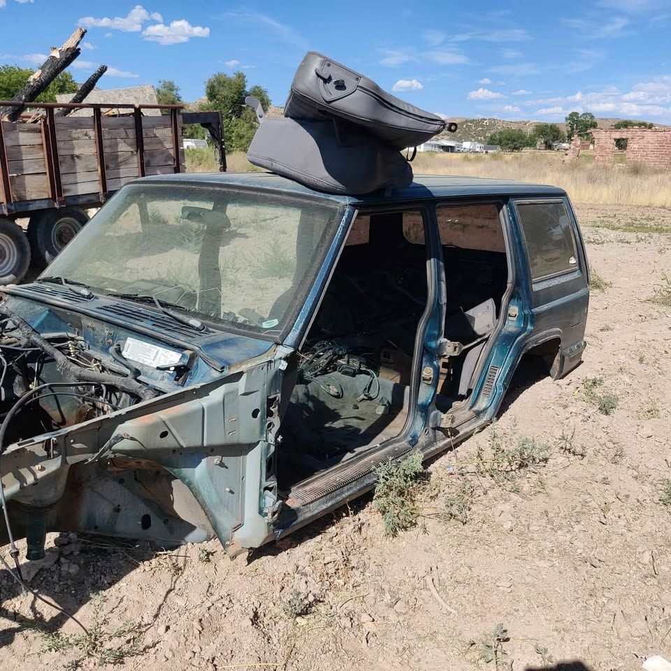 1997 jeep Cherokee xj 2wd part out