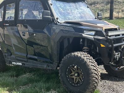 2019 Polaris General 4 1000 Ride Command – 4 Seater