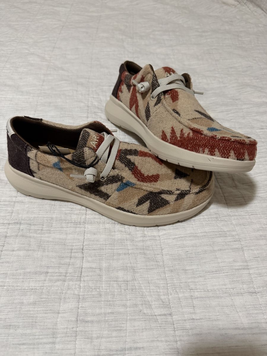 NEW- ARIAT MEN'S HILO CASUAL SHOES - MOC TOE