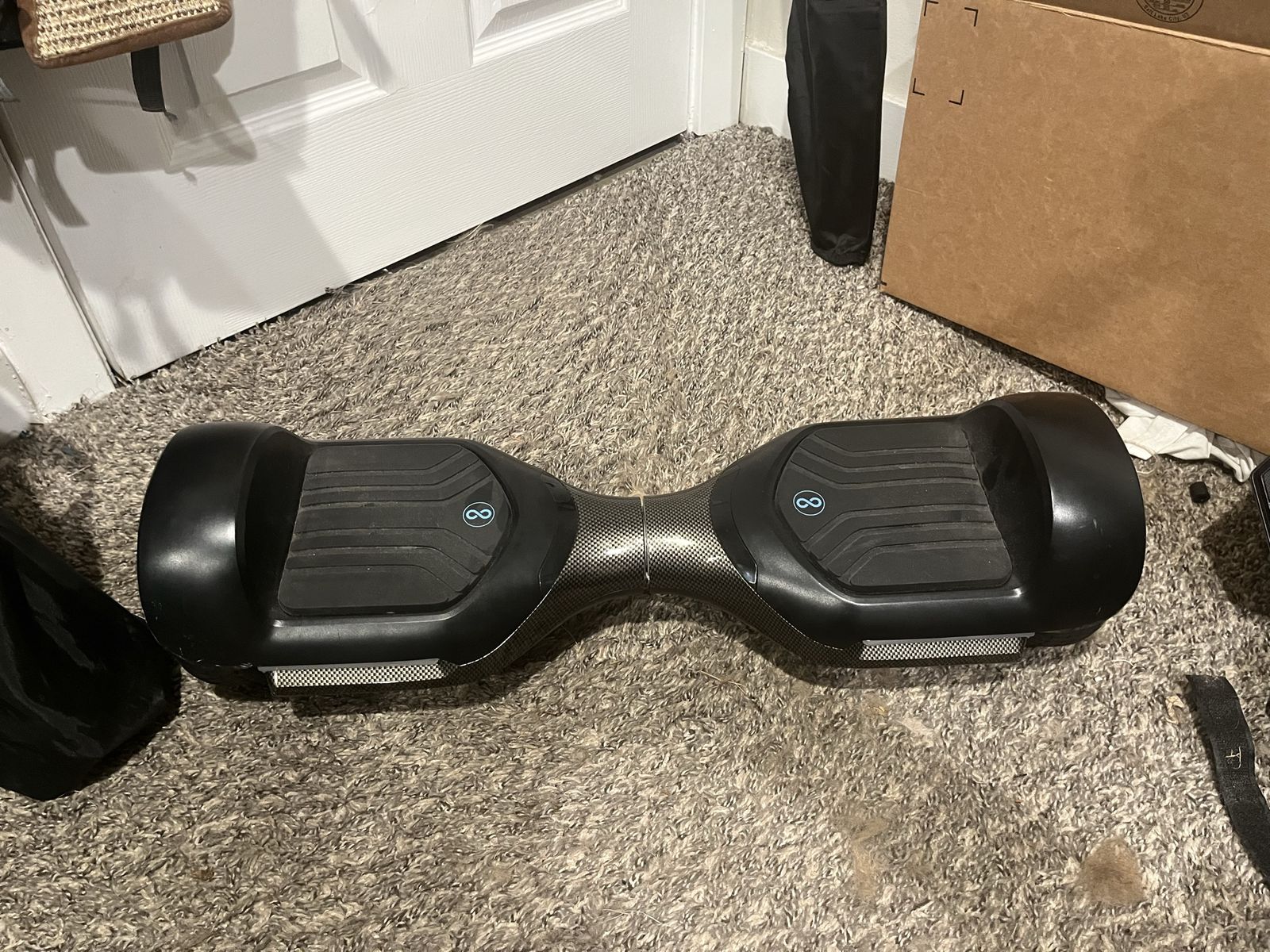 GYROOR T581 Hoverboard - Self-Balancing Scooter with Carbon Fiber Style
